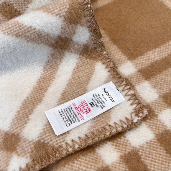 Burberry's new unisex fashion and exquisite warm scarf - Picture 4 of 8